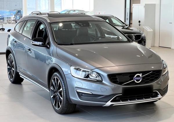 Volvo V60 cena 105900 przebieg: 126000, rok produkcji 2018 z Połczyn-Zdrój małe 254